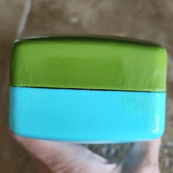 Kate Spade Vibrant Green and Blue Eye Glass Box - Picture 10 of 10